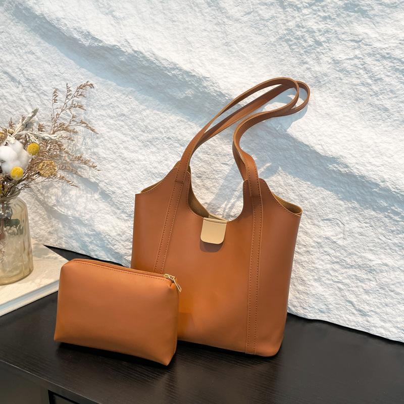 

Autumn and winter new child and mother bag large-capacity versatile commuter shoulder bag women s simple niche high-end handbag коричневый