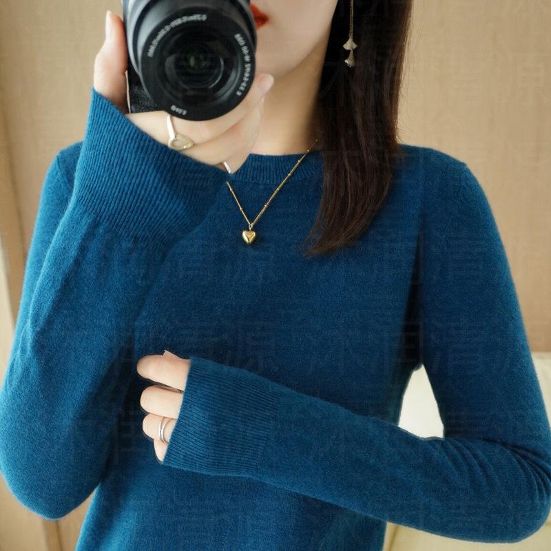 Women's Round Neck Sweater: Solid Color Knit Pullover for Autumn/Winter, Long Sleeve, Lightweight and Short.