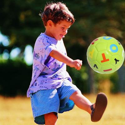 Kleine voetbal, felgekleurd, milieuvriendelijk, slijtvast, waterdicht, hoge elasticiteit, verbetert de balans, PVC