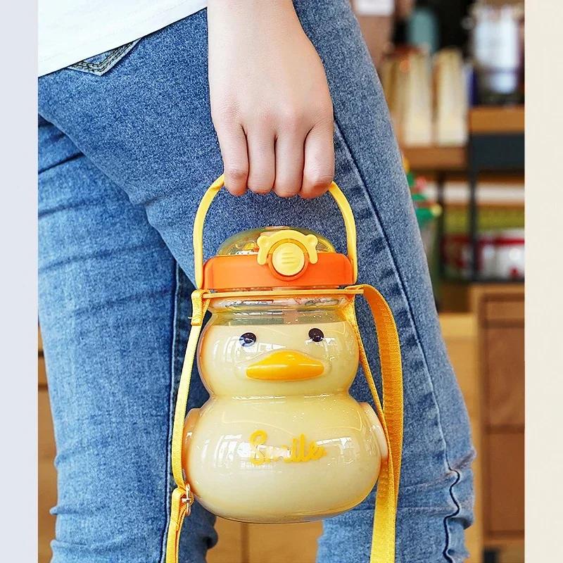Cartoon Duckling Plastic Cup with Handle and Latch Creative Bouncing Water Bottle Portable Outdoor Camping Sippy Cups 1000ml 1Pc