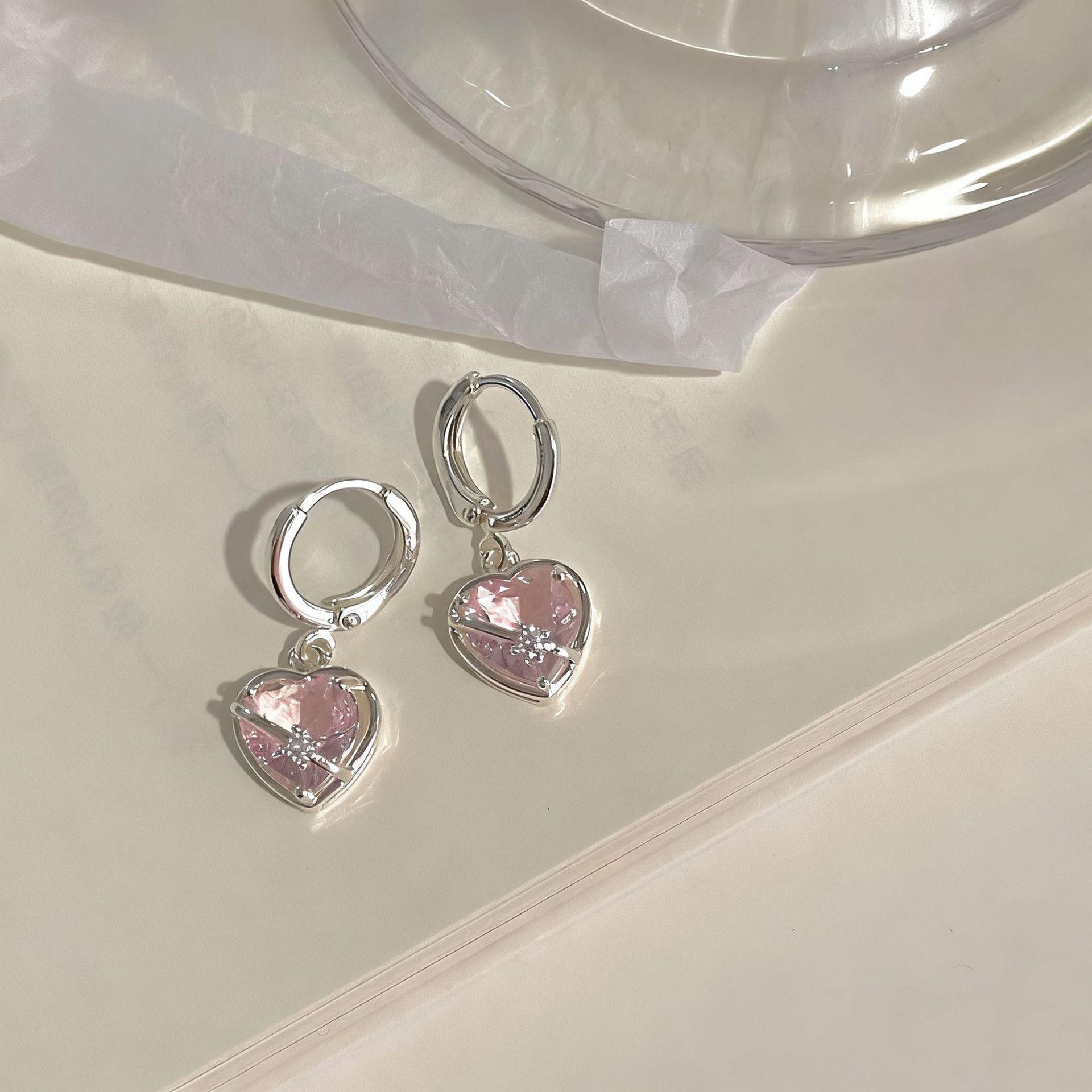 

Серьги-кольца в форме сердца с розовыми бриллиантами: Японская и корейская высокая мода класса люкс, нишевый милый стиль Сердце персика феи .