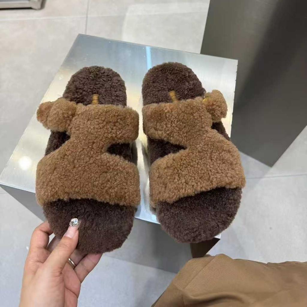 Fluffy slippers women's winter wear 2025 autumn new Internet celebrity super fire one-word drag fluffy cotton slippers tide