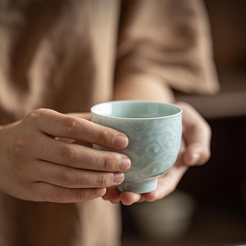 Chinese Kung Fu Tea Brewing Cup, Ceramic Retro-style Design, Solid Color Appearance, Household Anti-scald Tea Brewing Cup