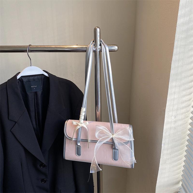 

Сумка большой вместимости женская лето 2025 новая простая и модная на плечо подмышку повседневная рабочая сумка для поездок розовый