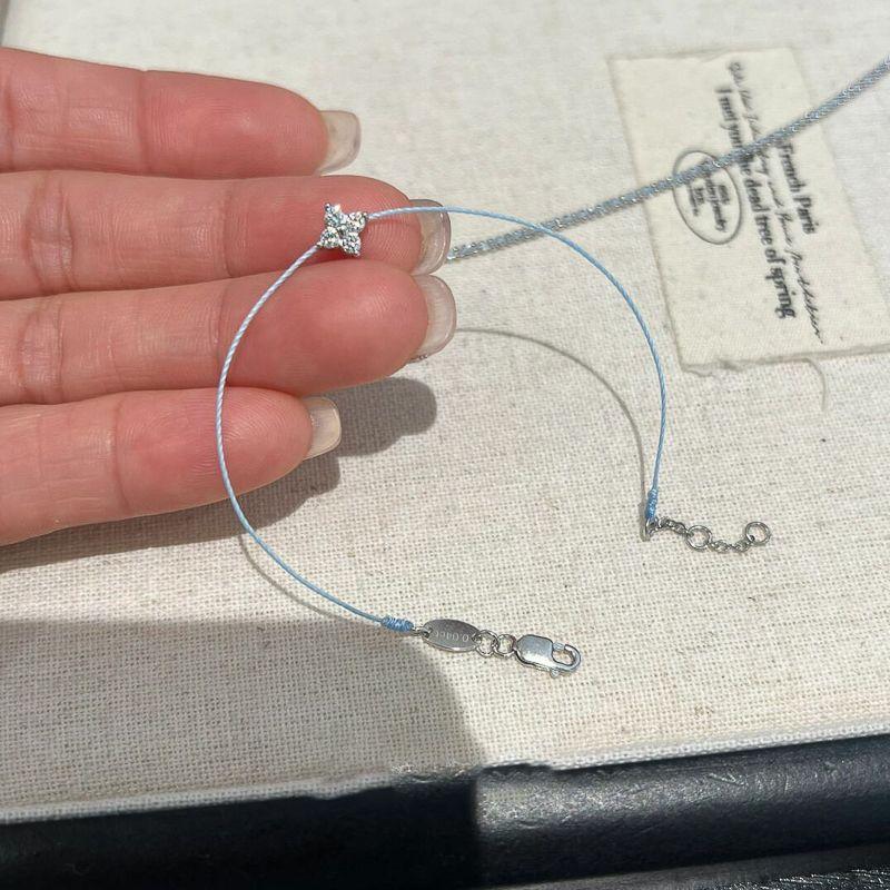 

S925 Sterling Silver Moissanite Clover Bracelet Women s Ultra-Fine Woven Hand Strap Light Luxury Minority Fancy Exquisite Bracelet s925 silver four-leaf clover water lake blue rope