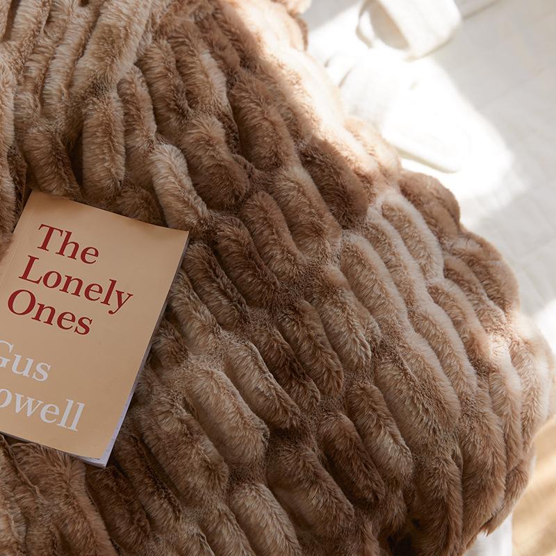Luxury Soft Faux Rabbit Fur Blanket Winter Thickened Warm Faux Fur Blanket Soft Fluffy Throws Blankets for Sofa Bed Naps