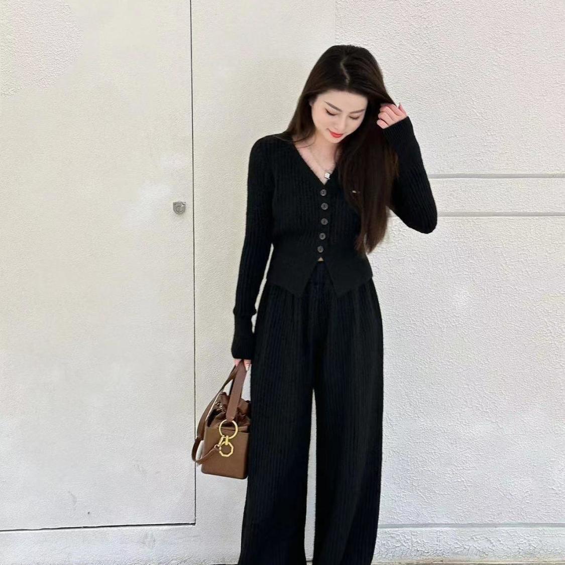 

Women s V-Neck Knit Cardigan and Wide-Leg Pants Two-Piece Set for Autumn/Winter M (recommended 100-120 jin)