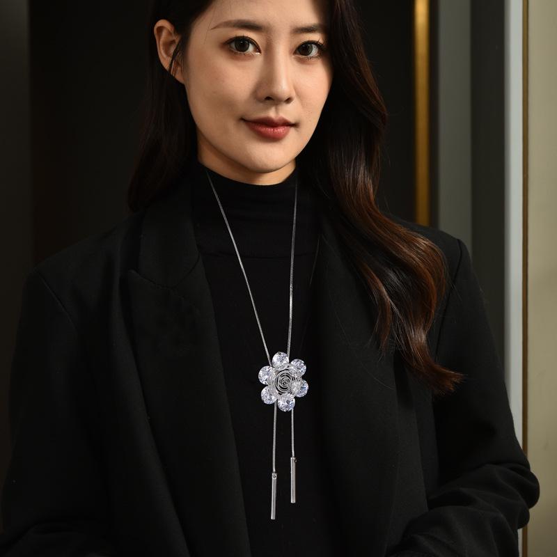 Versatile Crystal Flower Sweater Necklace - Japanese & Korean Fashion Jewelry Pendant