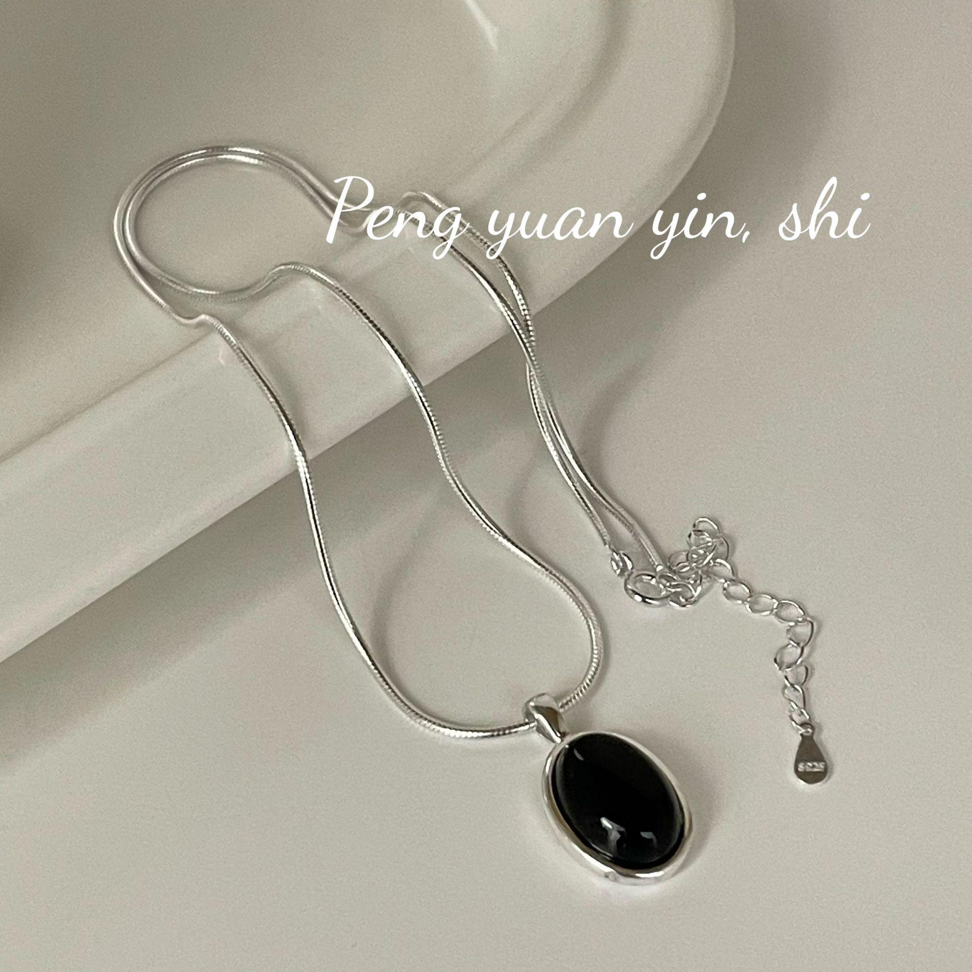S925 Sterling Silver Black Agate Oval Necklace for Women: High-End, Simple Design with Snake Bone Chain 925 Sterling Silver