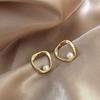 Boucles d'oreilles irrégulières en perles à la mode avec des boucles d'oreilles à personnalité géométrique