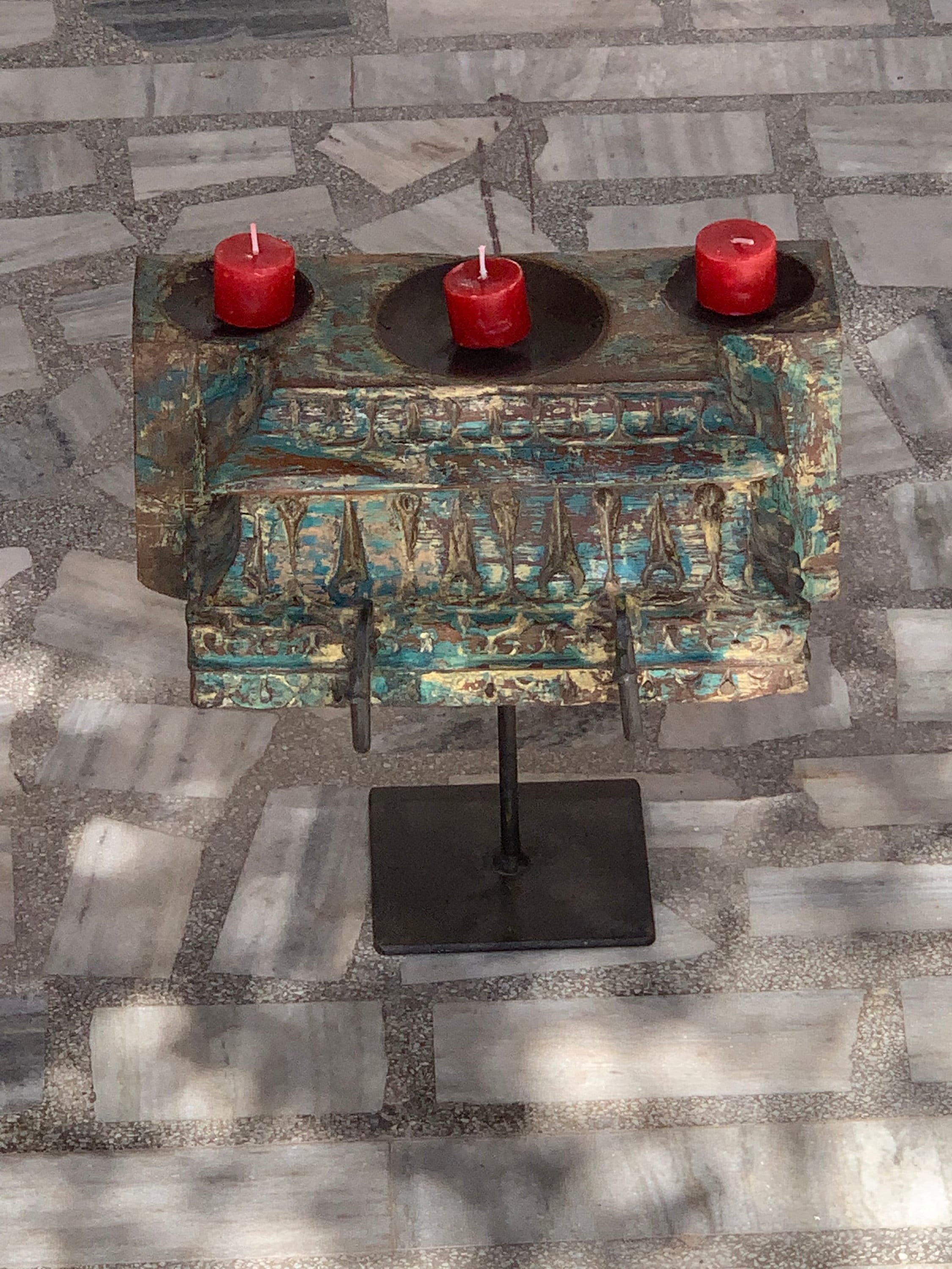 Antique Carved Wood Candle Holder: Rustic Indian Decor 16” X 8” X 24” (l x w x h) разноцветный