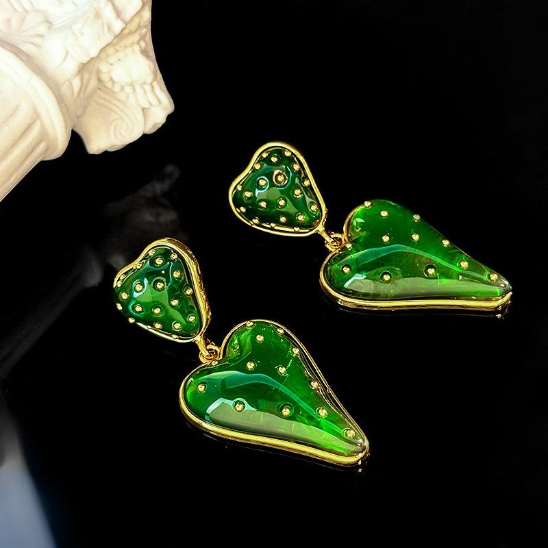 Draweye Resin Strawberry Earrings for Women Palace Style Vintage Fashion Hyperbole Jewelry Sweet Elegant Pendientes Mujer