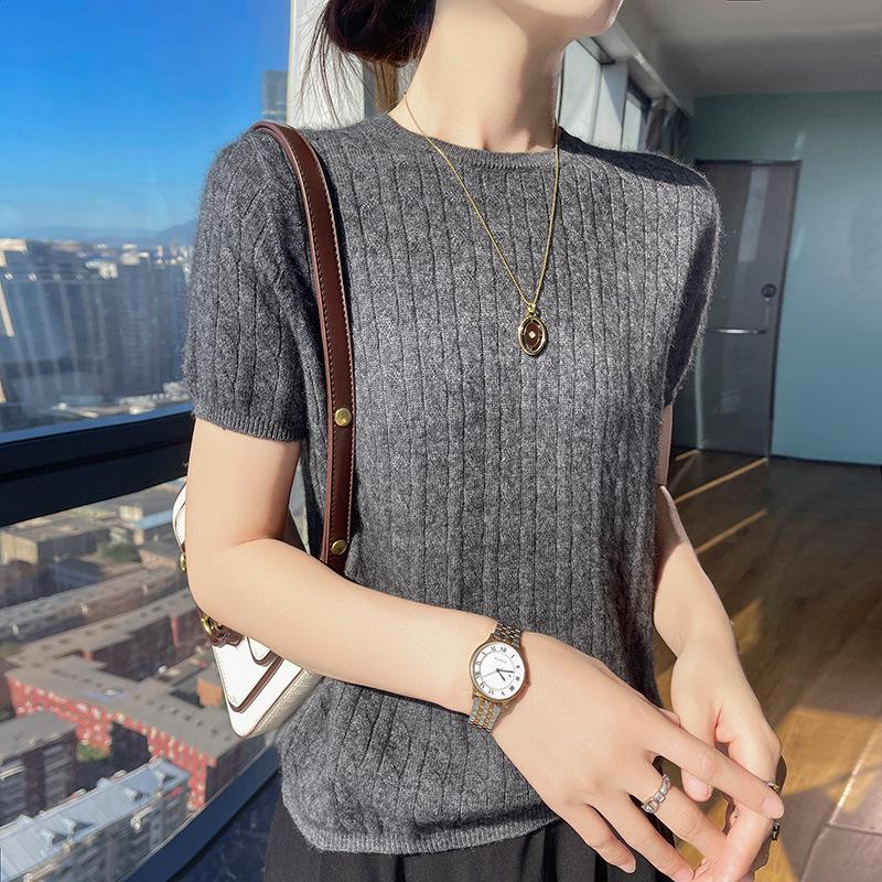 Women's Cable Knit Cashmere Sweater - Round Neck, Five-Sleeve, Solid Color, Perfect for Spring and Autumn.