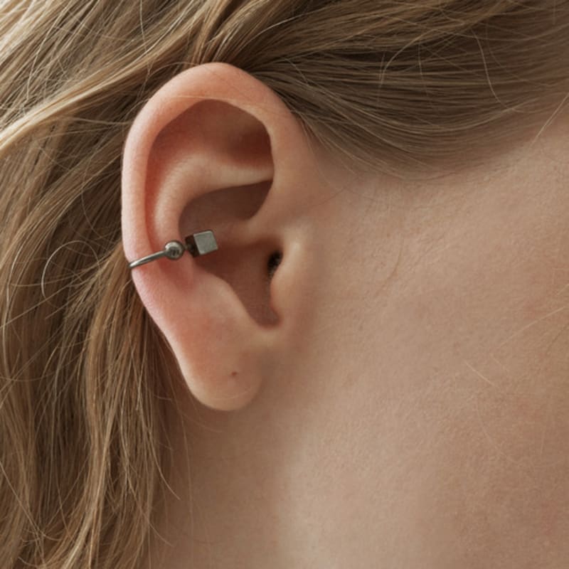 

MOI studio Black Square Earcuffs BLACK_ONE