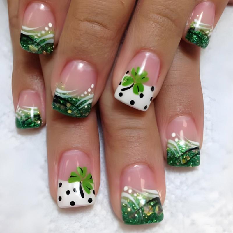 24 Pezzi Unghie Finte Corte a Pressione con French Tip Trifogli Unghie Adesive Giorno di San Patrizio Unghie Acriliche per Donna