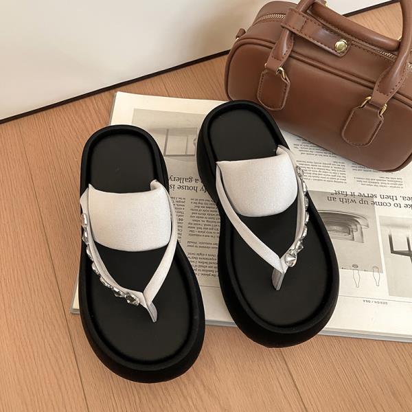 Fashion House Slippers Platform Glitter Slides Female Shoes Summer Clogs Woman Rubber Flip Flops Fashion Soft Jelly 2025 Beach Hawaiian