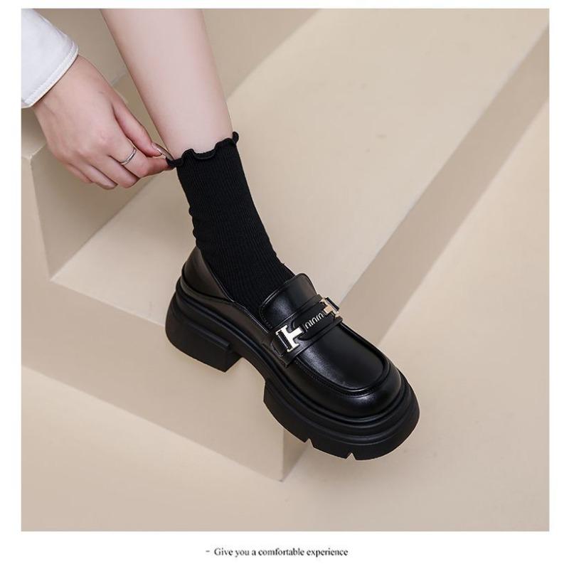 

Универсальные однобортные мокасины на толстой подошве и толстом каблуке 40