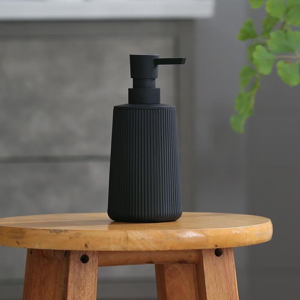 Separate lotion bottles are used for hand sanitizer, hand cream, dishwashing liquid, bathroom, kitchen, hotel and Mingsu plastic