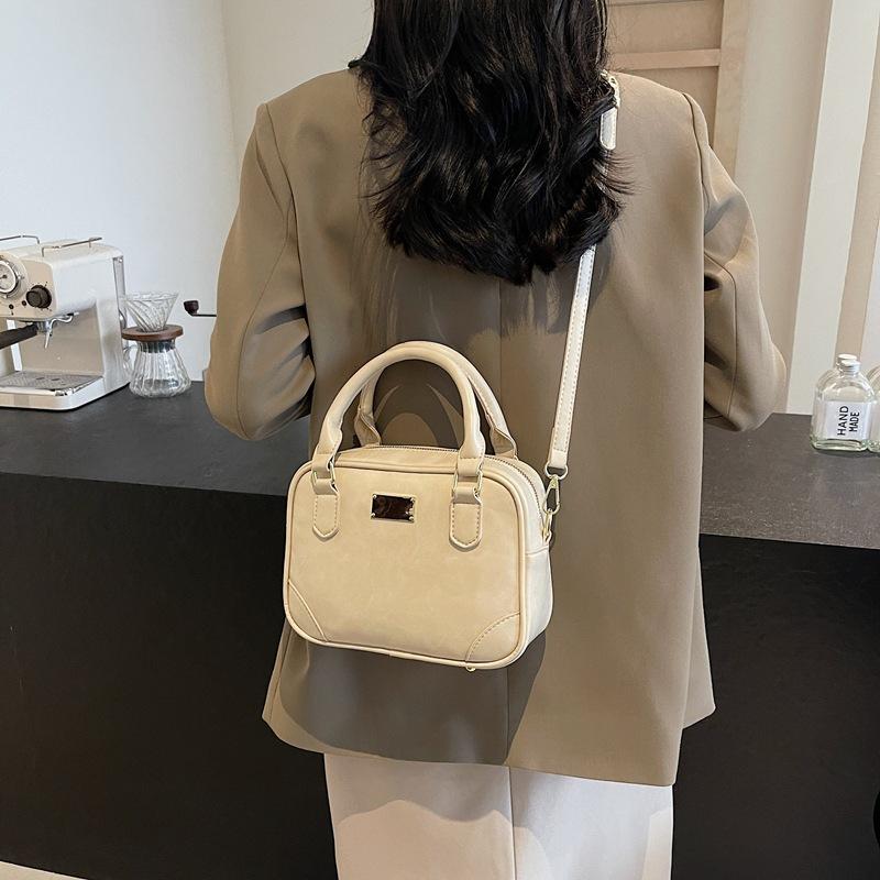 Premium Texture Small Bag Women's 2025 Autumn and Winter New Portable Pillow Bag Boston Design Commuter Messenger Bag