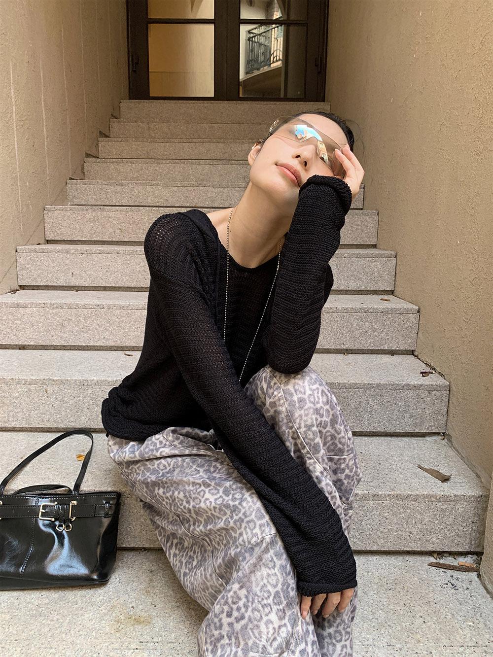 

Женский дизайнерский вязаный свитер с вырезами и капюшоном - 2025 Осень Микропрозрачный многослойный топ с длинным рукавом One Size чёрный