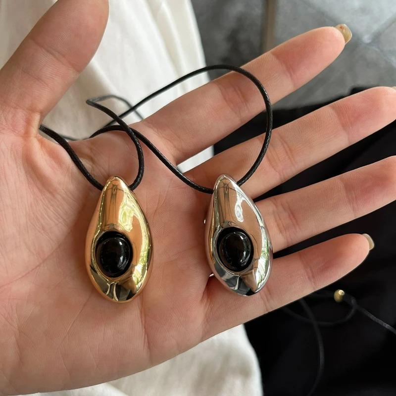 Y2K Teardrop Trendy Pendant Necklace for Women Black Stone Waterdrop Pu Leather Chain Long Necklace Modern Jewelry