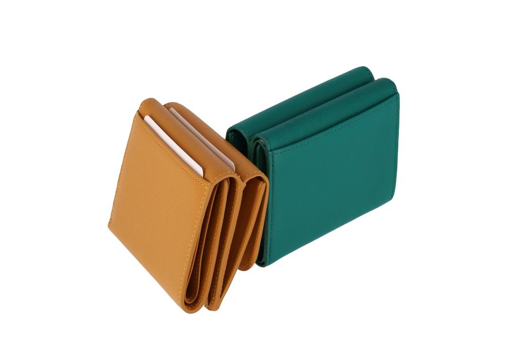 Wallet Billfold Cat Okoshi [Tsumori Chisato] Tri-fold