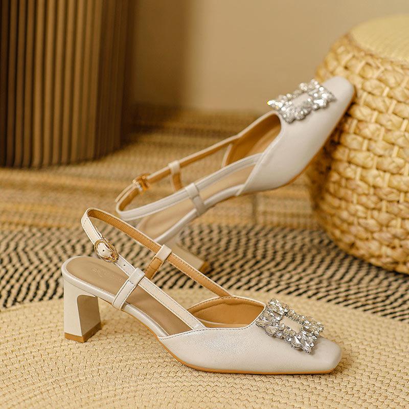 Chaussures simples à bout carré talon moyen 2025 nouvel été strass boucle un mot talon épais chaussures tête de sac vide sandales à talons hauts