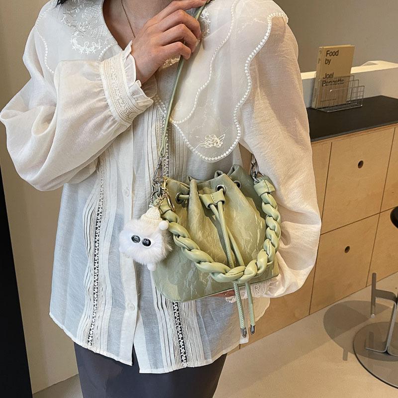 This Year's Popular Bucket Bag Women's 2025 New Spring and Summer Versatile Shoulder Messenger Bag High-end Women's Handbag