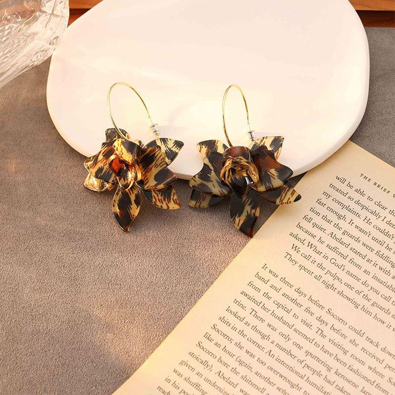 

Fashion Coffee Maillard Earrings Women S Retro Hong Kong Style Personalized Earrings High-End Earrings