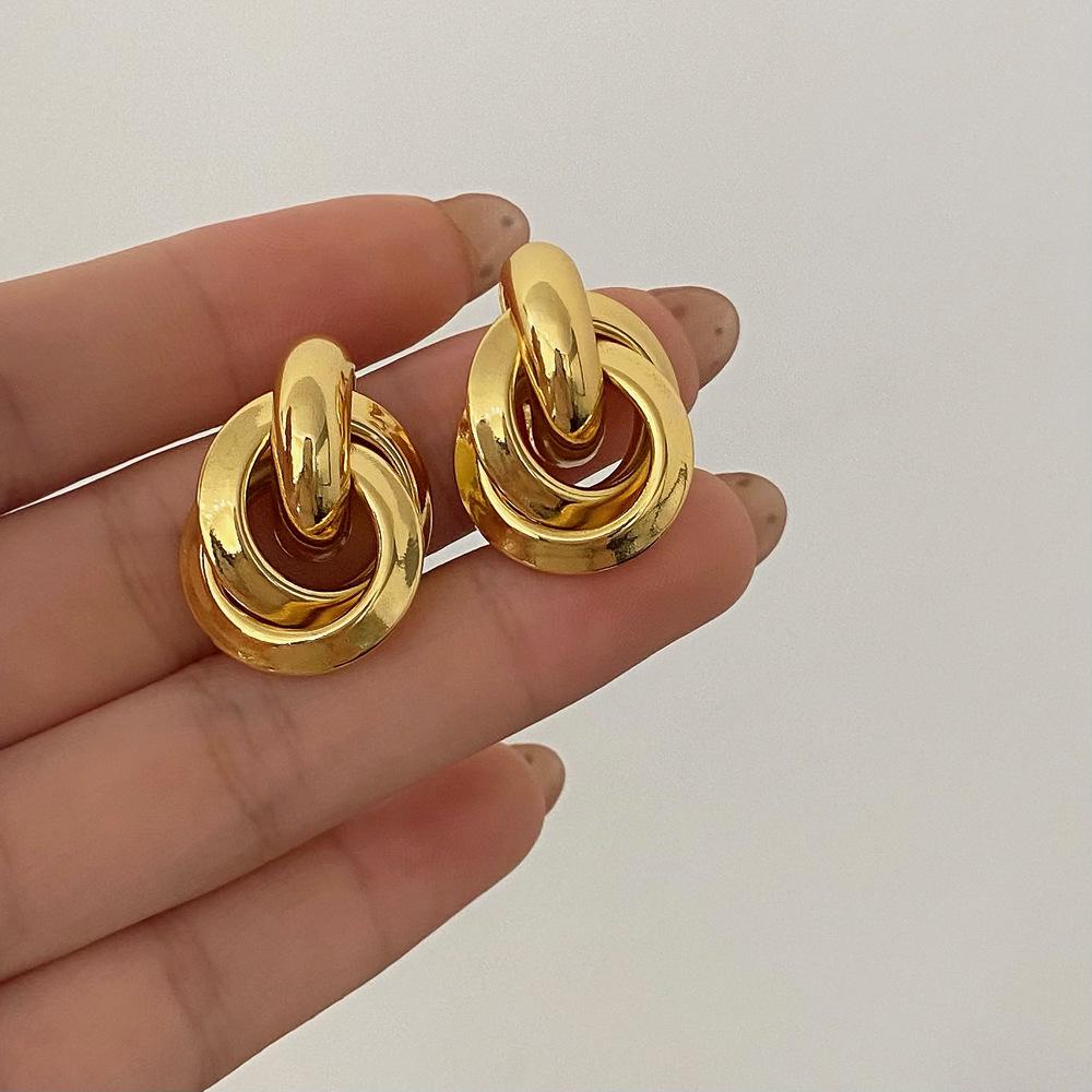 European & American Metal Circle Stud Earrings: Cold Style Tassel Earrings for Women