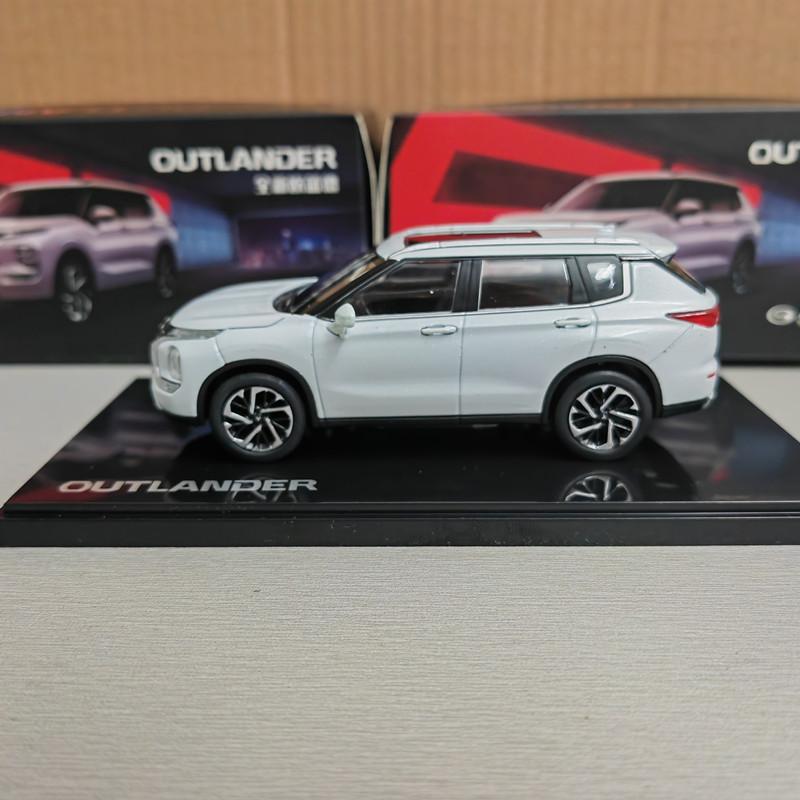 1/43 Mitsubishis Outlander SUV Alloy Car Model Diecast Metal Off-road Vehicle Car Model Simulation Miniature Scale Kids Toy Gift
