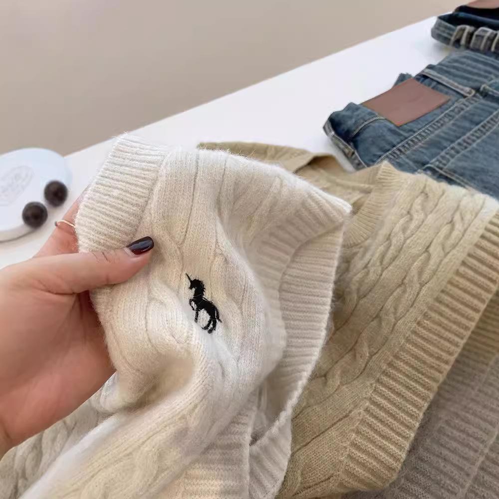 Retro Cable Knit V-Neck Sleeveless Vest for Women - Autumn/Winter Layering