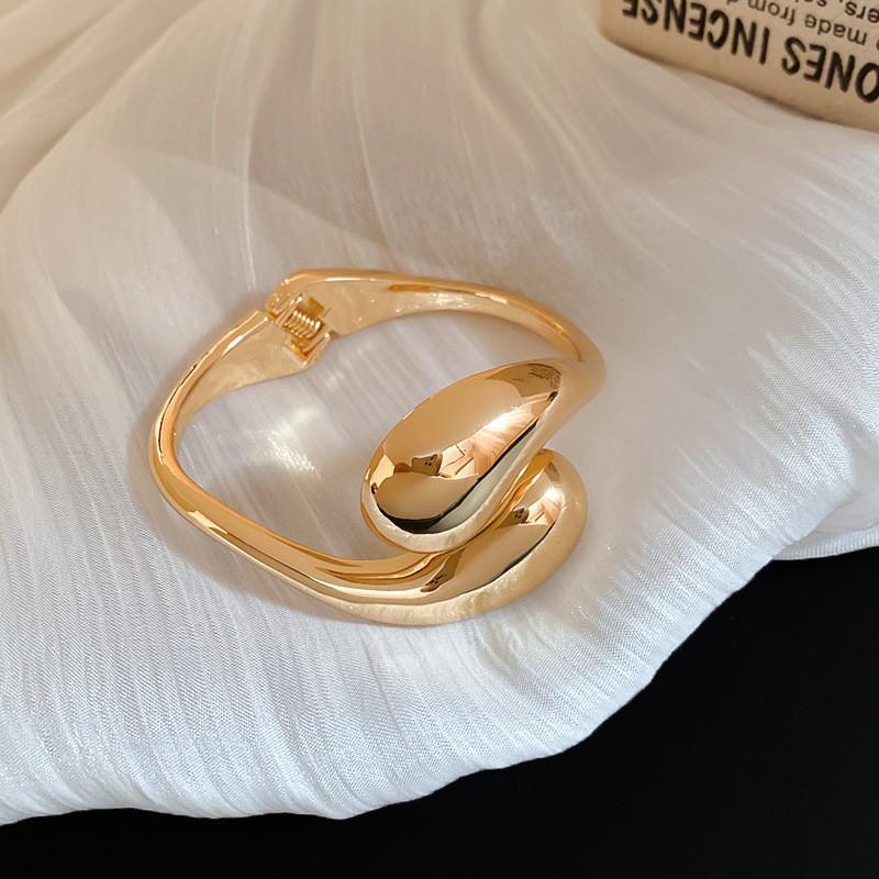 Irregular Round Shell Retro Court Style Bracelet - Light Luxury & High-End Women's Jewelry