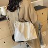 IELGY Niche Design Underarm Bag Simple Casual All-Match Chain Shoulder Messenger Bucket Bag
