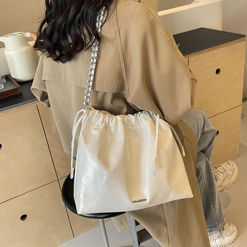 IELGY Niche Design Underarm Bag Simple Casual All-Match Chain Shoulder Messenger Bucket Bag