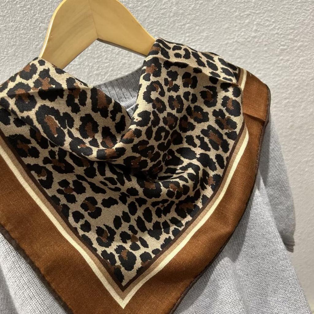 Double-Sided Silk Wool Scarf Women'S Autumn And Winter Silk Wool 70 Square Scarf Warm Dual-Purpose Women'S Versatile Temperament Air Conditioner Neck