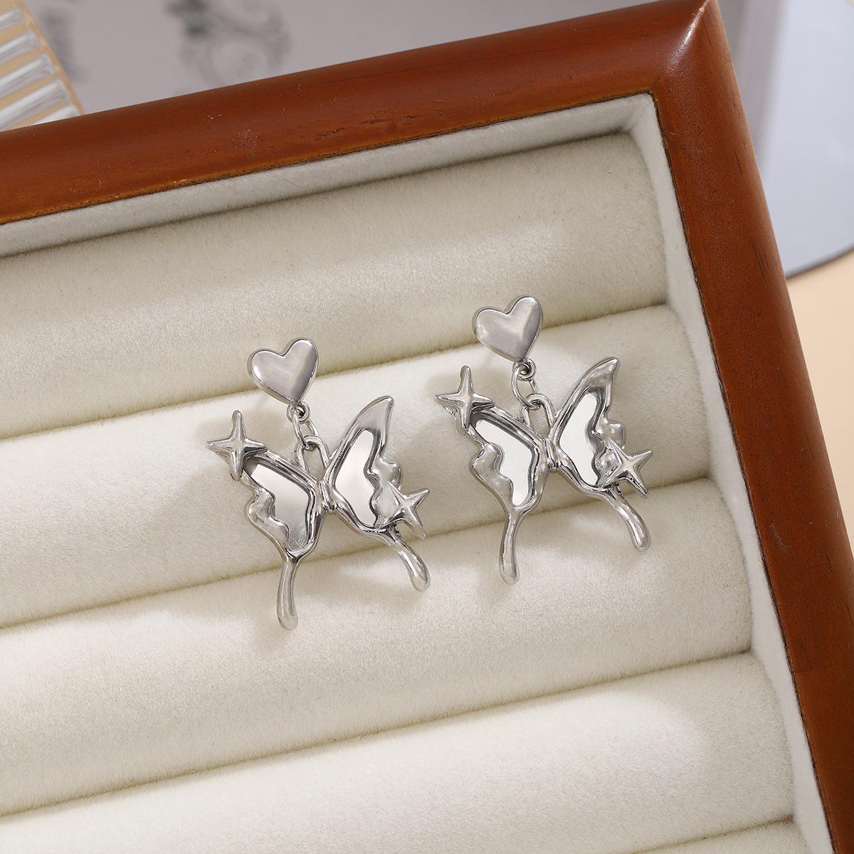 

Элегантные серьги-бабочки, минималистичные и шикарные белый