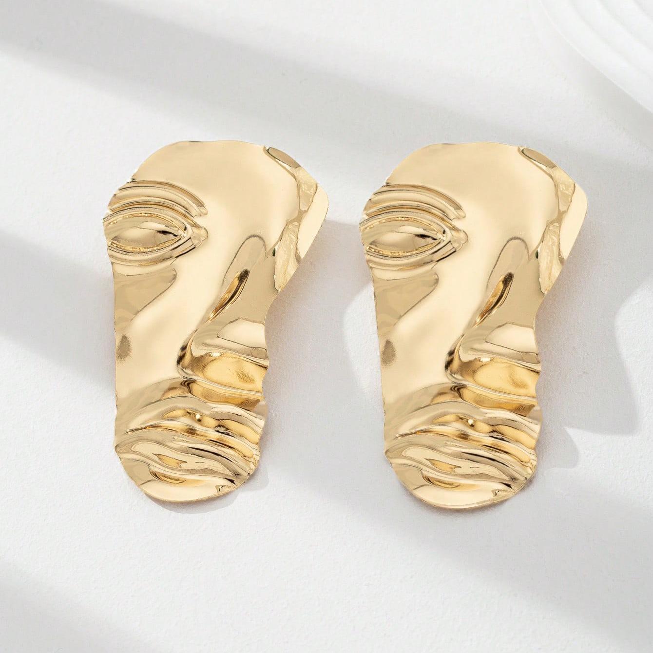 1 pair of golden face-shaped pendant earrings, suitable for women s daily wear earrings