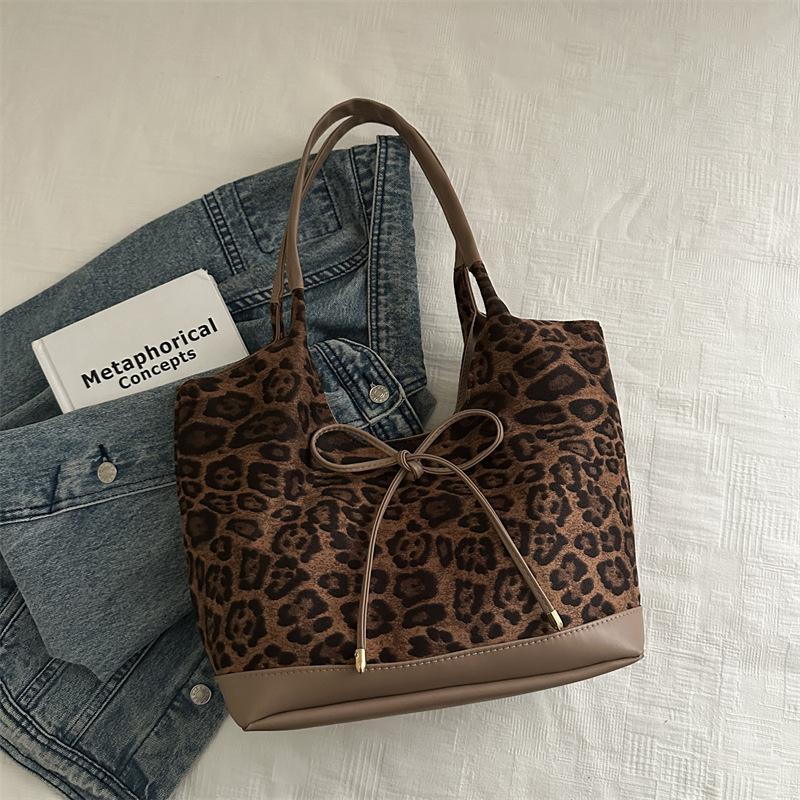 

New fashionable large-capacity tote bag versatile leopard print underarm bag crossbody trendy women s small bag