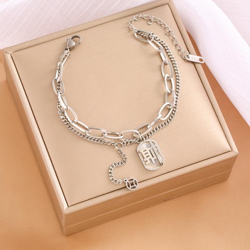 High-End Titanium Steel Four-Leaf Clover Bracelet with Shell Pendant – Durable, Fade-Resistant Design