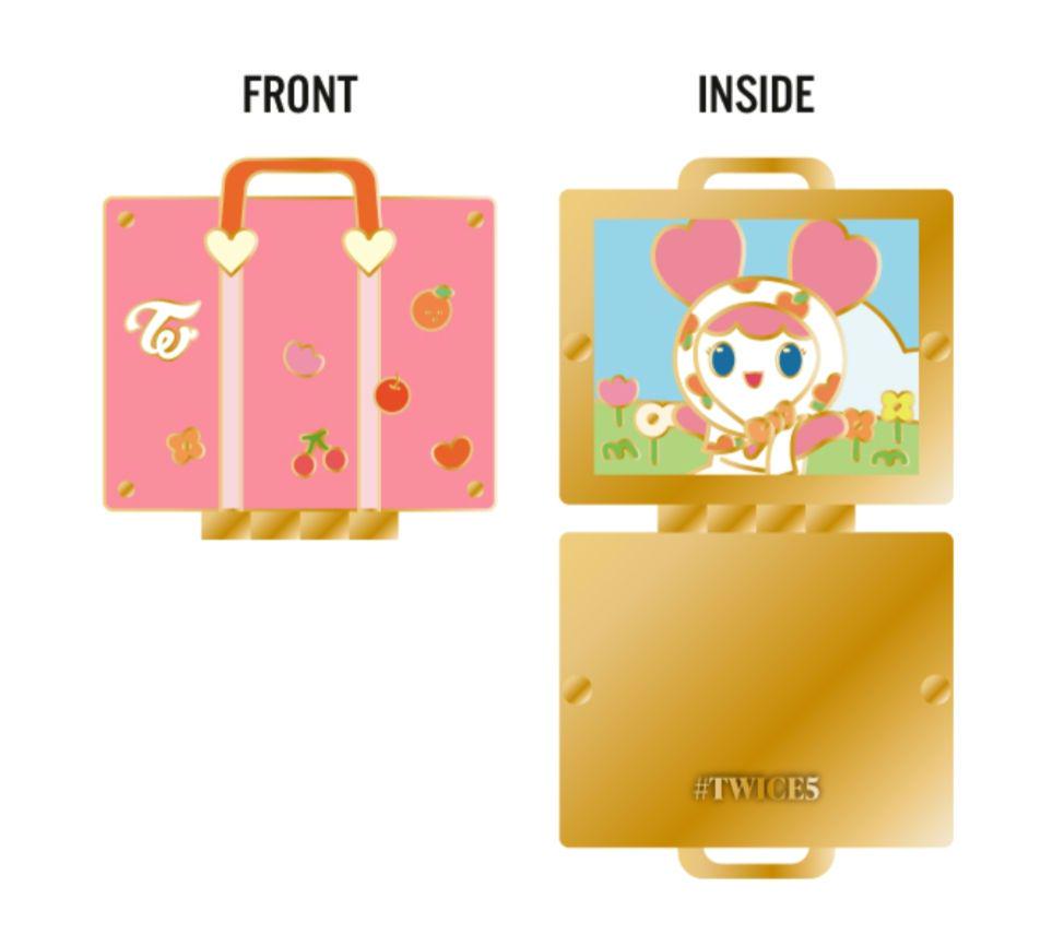 [USED] TWICE #TWICE5 Hinge Pin Badge Momo Mobley