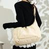 Stilvolle Damen Crossbody-Tasche mit Zugband Modische Umhängetasche mit sicherem Reißverschluss & dekorativem Anhänger