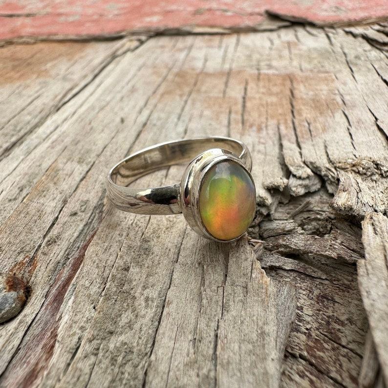 

Кольцо из стерлингового серебра 925 пробы с эфиопским опалом, ручной работы, дизайнерское, наборное, в стиле бохо, подарок для нее 11