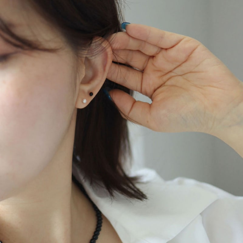 modernlike 14K pearl gold piercing