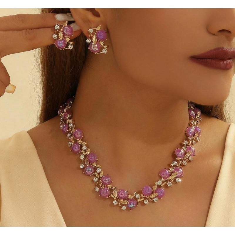 Shiny Jewelry Set - Exclusive High-end Necklaces with Luxurious Style.