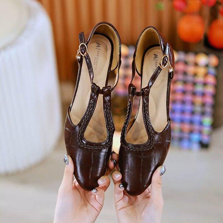 French retro leather bag head sandals women's 2025 new summer soft leather pointed cross belt hollow single shoes small leather shoes