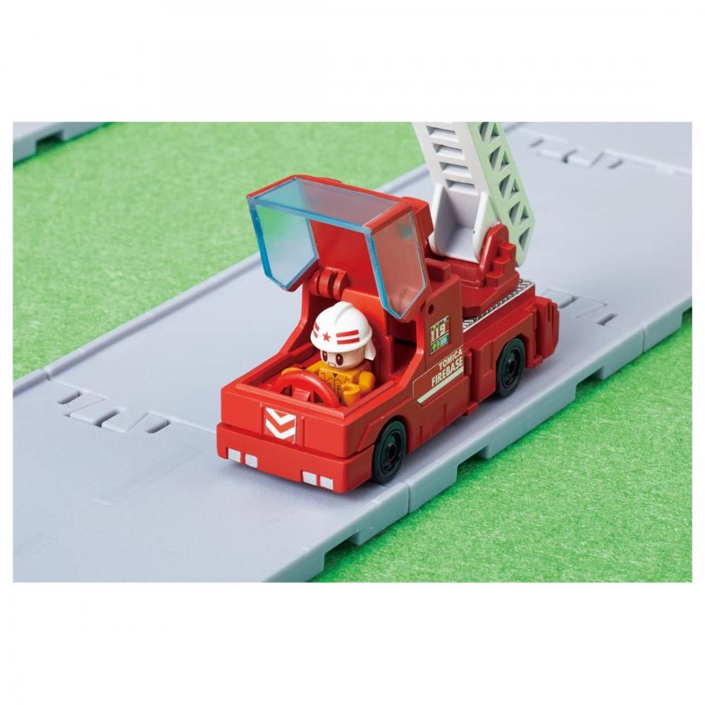 TAKARA TOMY "Tomica Tomica Town Dispatch Fire Extinguishing Rescue Base" Mini Car Car Toy 3 Years Old and Up Toy Safety Standards Passed ST Mark Certi