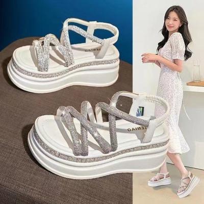Modische Strandsandalen mit Keilabsatz