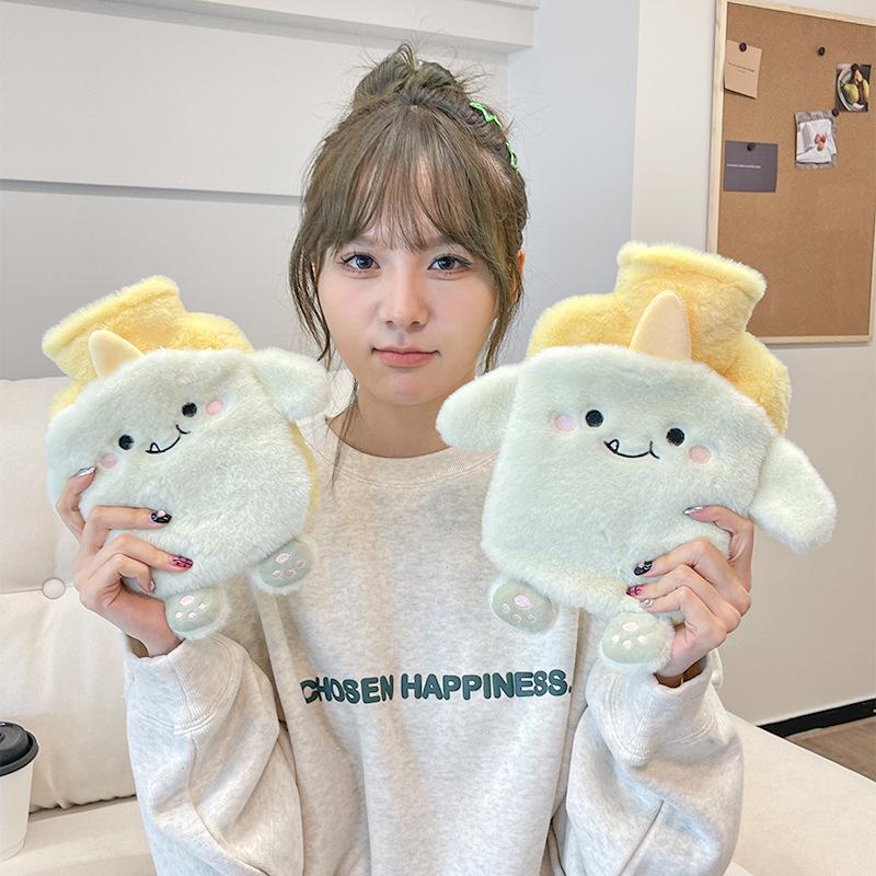 Water Injection Hot Water Bag Can Be Inserted Into The Flushing Water Heating Handbag and PVC Warm Water Bag Flushing Water Heating Foot Bed Special