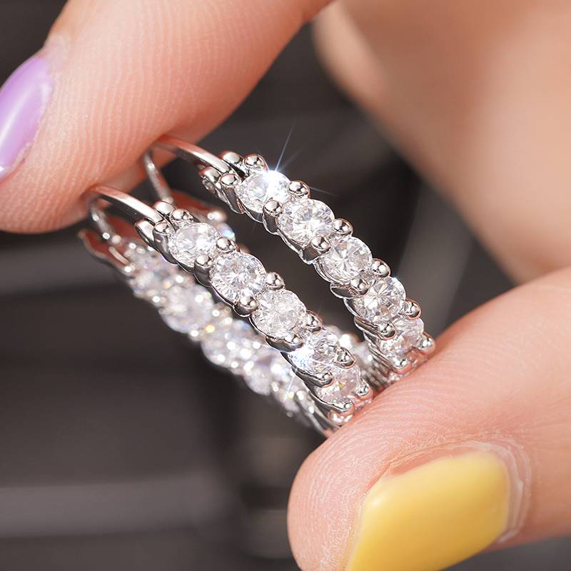 

Huitan Simple Circle Design Women Hoop Earrings Inlaid Shining Cubic Zirconia Accessories for Party Wedding Graceful Zircon